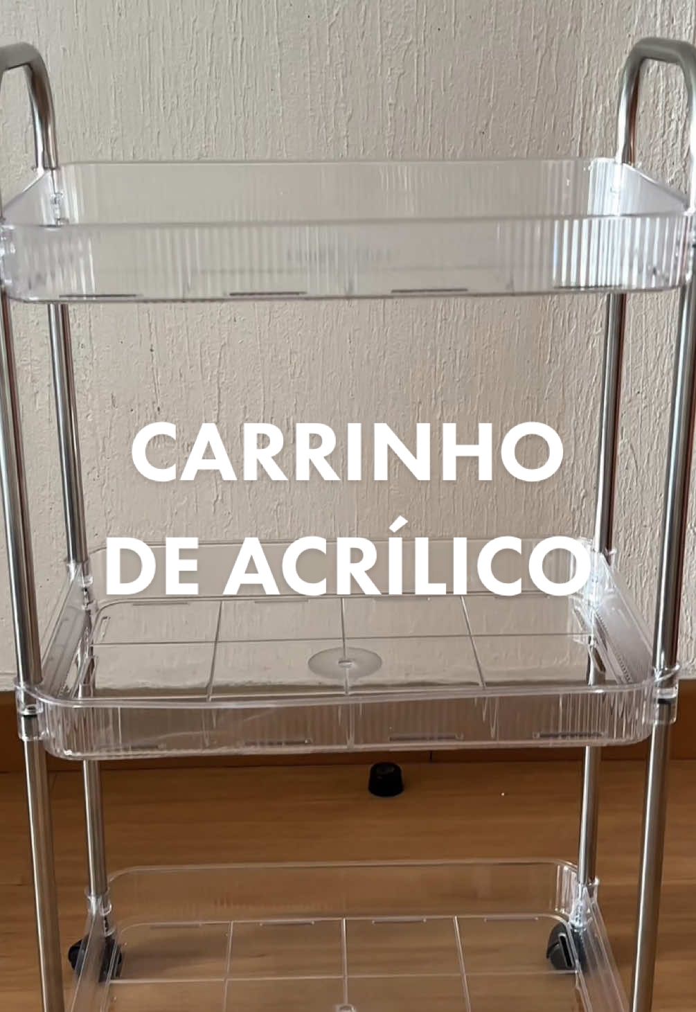 meu novo carrinho organizado de acrílico para guardar meus livros 🥹 #decoração #acrilico #organização #carrinhodeacrilico #livros 