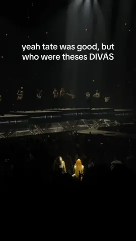 spotlight and everything || tate mcrae chicago night 2!! #tatemcrae #misspossessivetour #tatemcraetour #fyp #foryoupage 