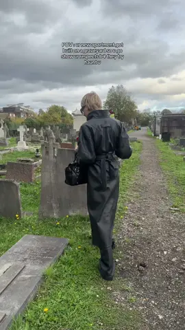 No neighbour enemies thank you! May you all rest in peace 🪦💐 #graveyard #cemetery #ghosts 