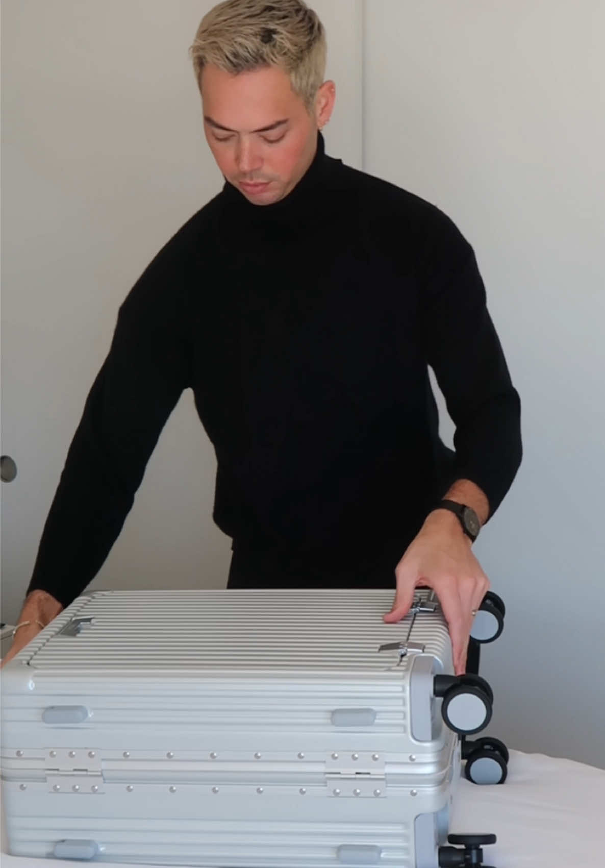 I finally found a carry-on that actually fits everything I need for the weekend! No chaos, No check-ins, just easy travel. The @nobltravel Carry-On gets it and traveling just got an upgrade. #PackNOBL #NOBLTraveler 