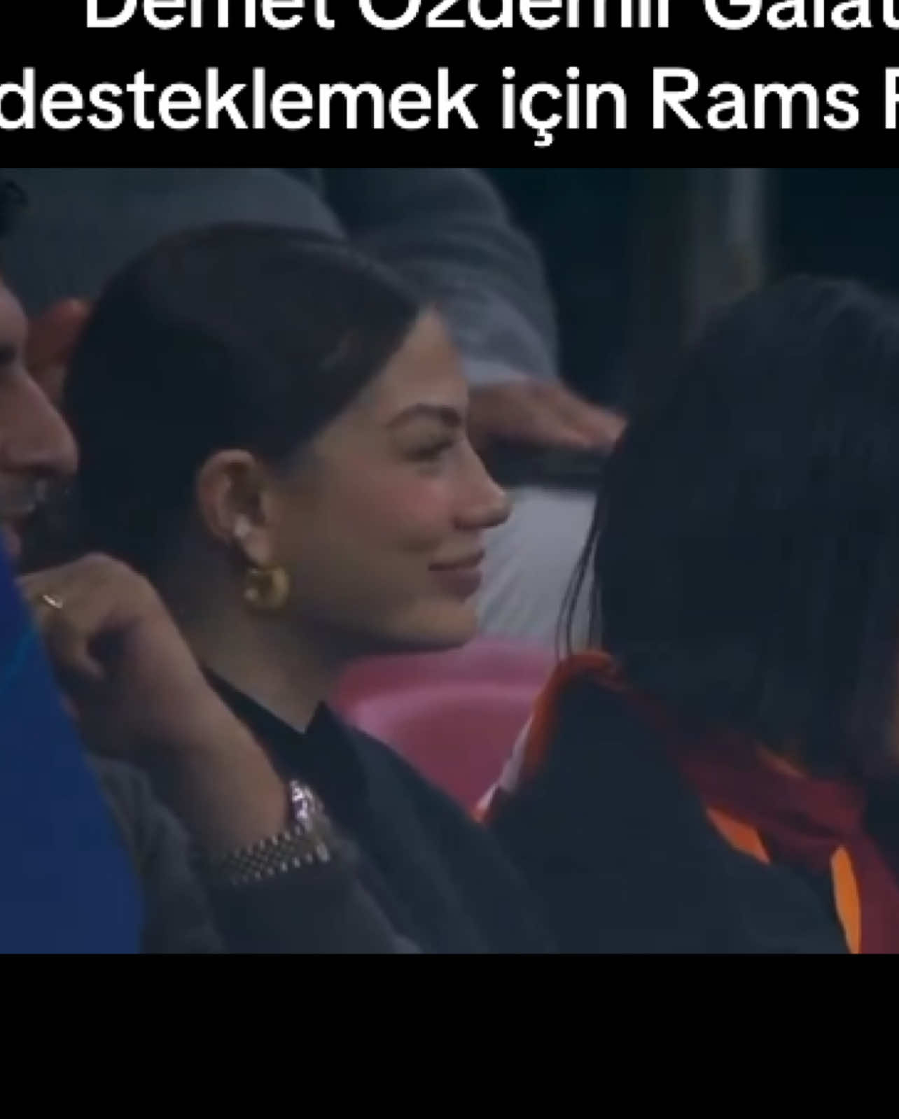 kraliçedir kendisi😎 #demetozdemir #demetözdemir #galatasaray #eşrefrüya #keşfet 