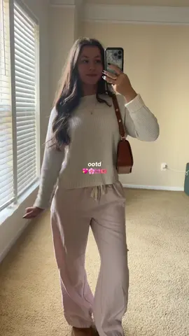 happy Wednesday!! how are we feeling ab last nights dwts elimination🫣🫣 • Sweater: @American Eagle  Pants: @aerie  Shoes: @UGG®  Bag: @Amazon  • #OOTD #ootdinspo #outfitinspo #outfitoftheday #outfitideas 