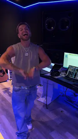 Está le ponemos “305 LUV STORY” 🌴 que hacemos