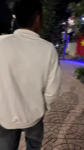 Đưa thằng em đi ăn cháo trai 