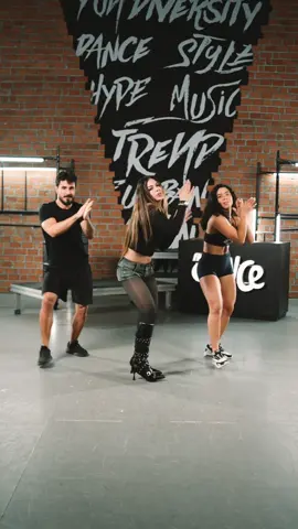 Passa “ólhinho” aqui no meu corpinho, amor 💖🔥 @Melody.oficial.3  deslizou com a gente com essa coreografia viciante! ✨ Dançarinos: @Allan Ramirez @Sabrina Rocha  Coreografia: @edilenealves7 @gabriellmascarenhas Música: @Léo Santana @melodyoficial3 