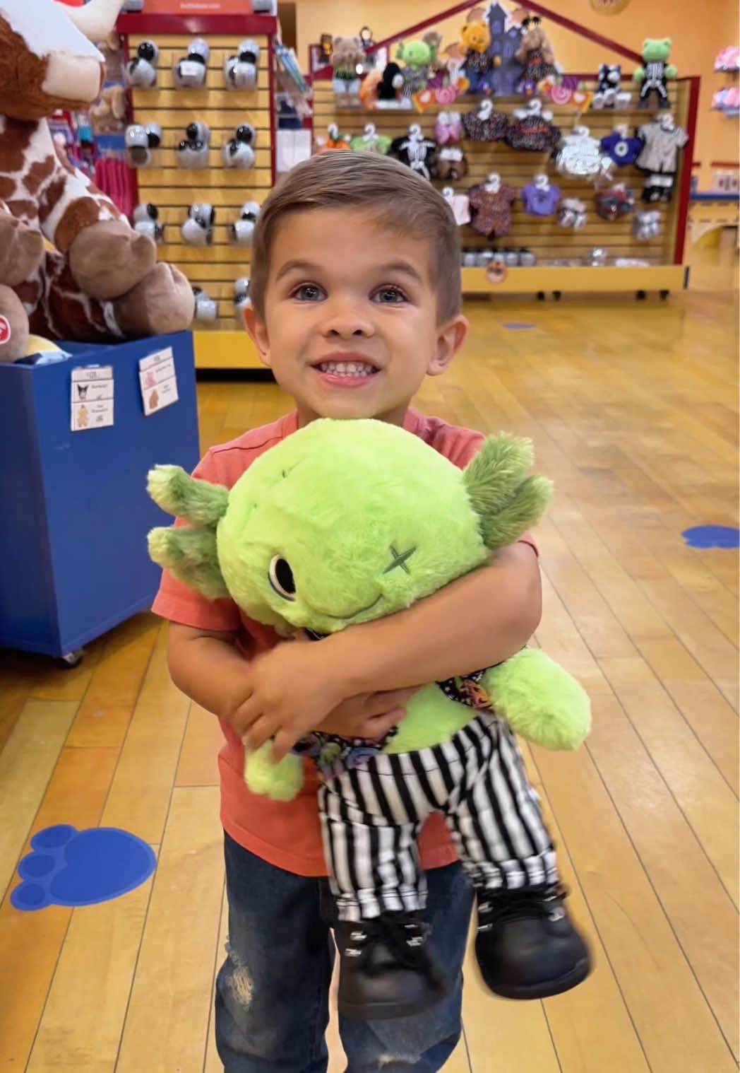 ✨ Halloween memories made extra special at @Build-A-Bear Workshop 🎃 From spooky-cute collections to unforgettable moments like Jaxton’s zombie Axolotl, it’s the perfect way to celebrate the season! 🧡👻 #BuildABear #BuildABear_Partner #TheSpookyStuffYouLove
