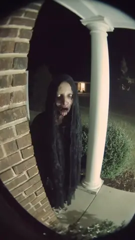 I don't think it's a costume . #halloween #horror 