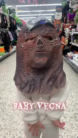 Had too much fun with this mask. I am the biggest stranger things fan. I might have to go back and buy it 🤣 #vecna #strangerthings #theupsidedown #fyp #foryoupage❤️❤️ 