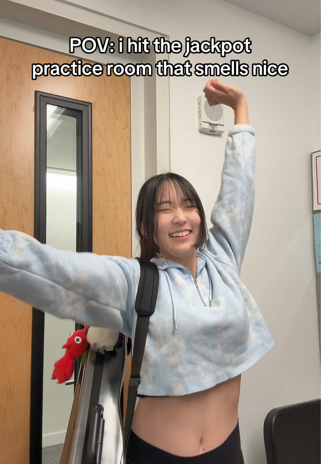 It will usually smell like food or sweat😭 . . . . . #musician #practice #iwin  #violin #student 