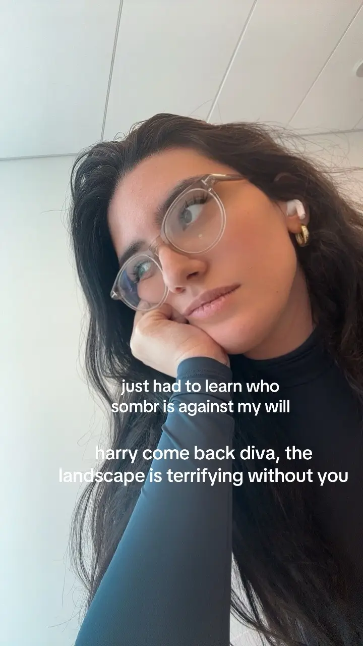 the other one is doing backflips, I can’t take this much longer @HSHQ #harrystyles #harry #hs #harrie #onedirection 