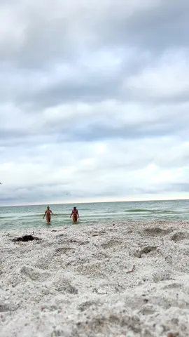 love an early morning swim! @Britney Collier 