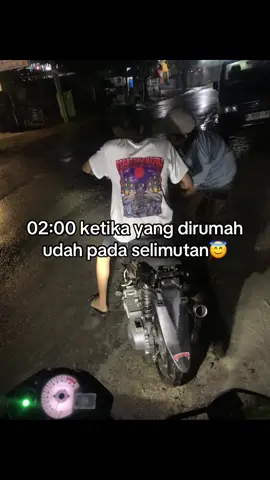 nyari kesibukan aja😄