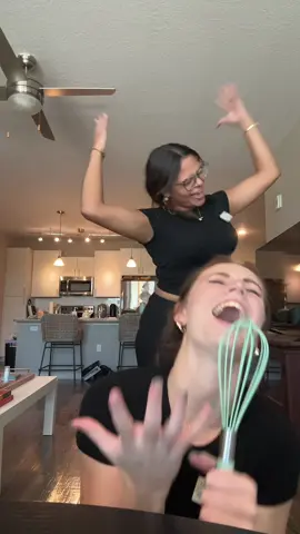 we’re very productive on lunch break as you can see @Mia🎀 #lunchbreak #dance #somebodythatiusedtoknow #besties #bestiedance 