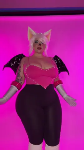 Cosplaying a Rouge the bat from Sonic 💗💗💗