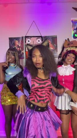 @Dax @Nixikko🌙 just tryna have fun dun dun 🤗 #monsterhigh #cosplayer #draculaura #cleodenile #clawdeenwolf 
