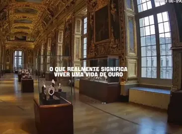 o detalhe de que eles estavam com uniforme de obra chamativo e ninguém percebeu eles lá, reforçando que o trabalhador na sociedade se torna invisível foi CINEMA ! #rouboaolouvre #casadepapel #fyp #foryou #roubo 