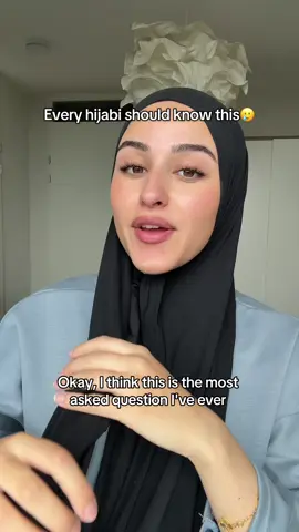 If someone would’ve told me this when I started wearing the hijab, it would have been so much easier. What do you use to secure your hijab?  👀 Believe me, there is no better way for me to secure my hijab without ruining the fabric. 🤌🏼😬 #hijab #islam #muslim #HijabFashion #hijabtutorial 
