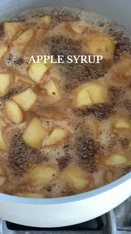 This one gives very much fall 🍎 Apples 1 cup brown sugar  1 cup water  Cinnamon  #applesyrup #simplesyruprecipe #simplesyrup 