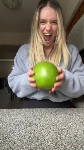 this pomelo is spelled pummelo grapefruit too, not sure if that means anything #pomelo #pummelo #pomelofruit #fruit #fruittok 