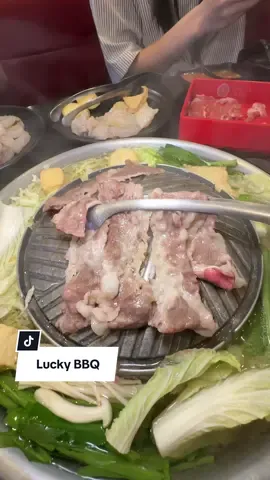 บุฟเฟต์ปิ้งย่างสุดคุ้มที่ Lucky BBQ พาราไดซ์พาร์ค!! 🔥 ปิ้งย่าง หมู-เนื้อ-ซีฟู้ดแบบไม่อั้น พร้อมสลัดบาร์ อาหารญี่ปุ่น ของทอด 📍 ร้าน : Lucky BBQ สาขา Paradise Park ชั้น G (ตรงข้าม Villa Market) ⏰ เวลา : เปิดทุกวัน 10:30 – 02:00 น.  💰 เริ่มต้น 299++ บาท/2 ชั่วโมง (363net)  #บุฟเฟต์ปิ้งย่าง #LuckyBBQ #ParadisePark #สายกินไม่ควรพลาด #tiktokพากิน 