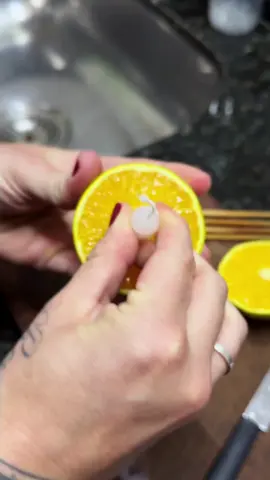 Coloquei uma vela dentro da laranja e me surpreendi com o resultado‼️  #dicas  #dicascaseiras  #viral  #facavocemesmo #tiktok #tiktokviral 