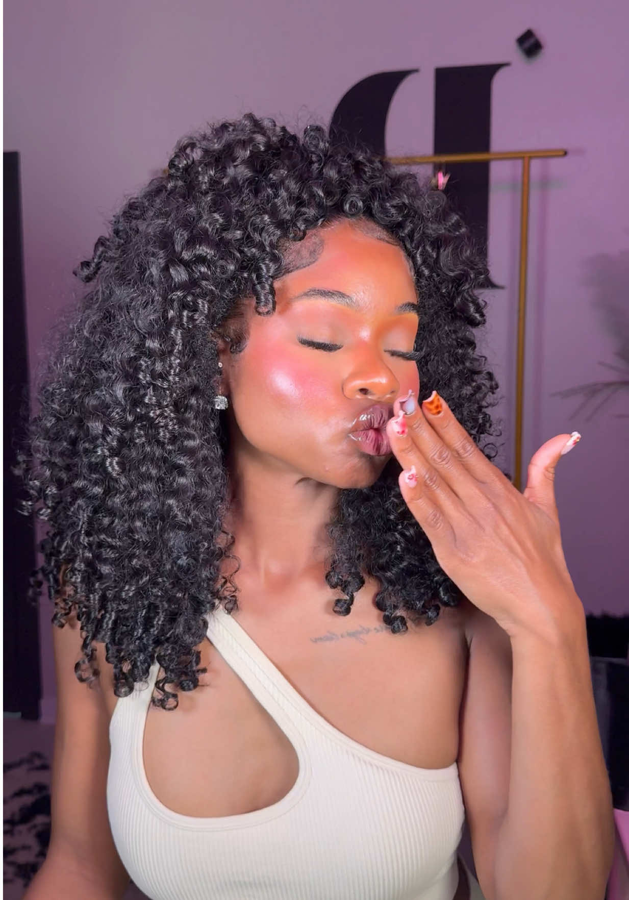 One of my FAVORITE styles to do using the 18” Coiled Caprí Vpart Wig🥰 use code GIVEME50 for $50 off your order before our sale ends Saturday🎀💋 #postrdbypg #hairtutorial #texturedhair #kinkyhair 