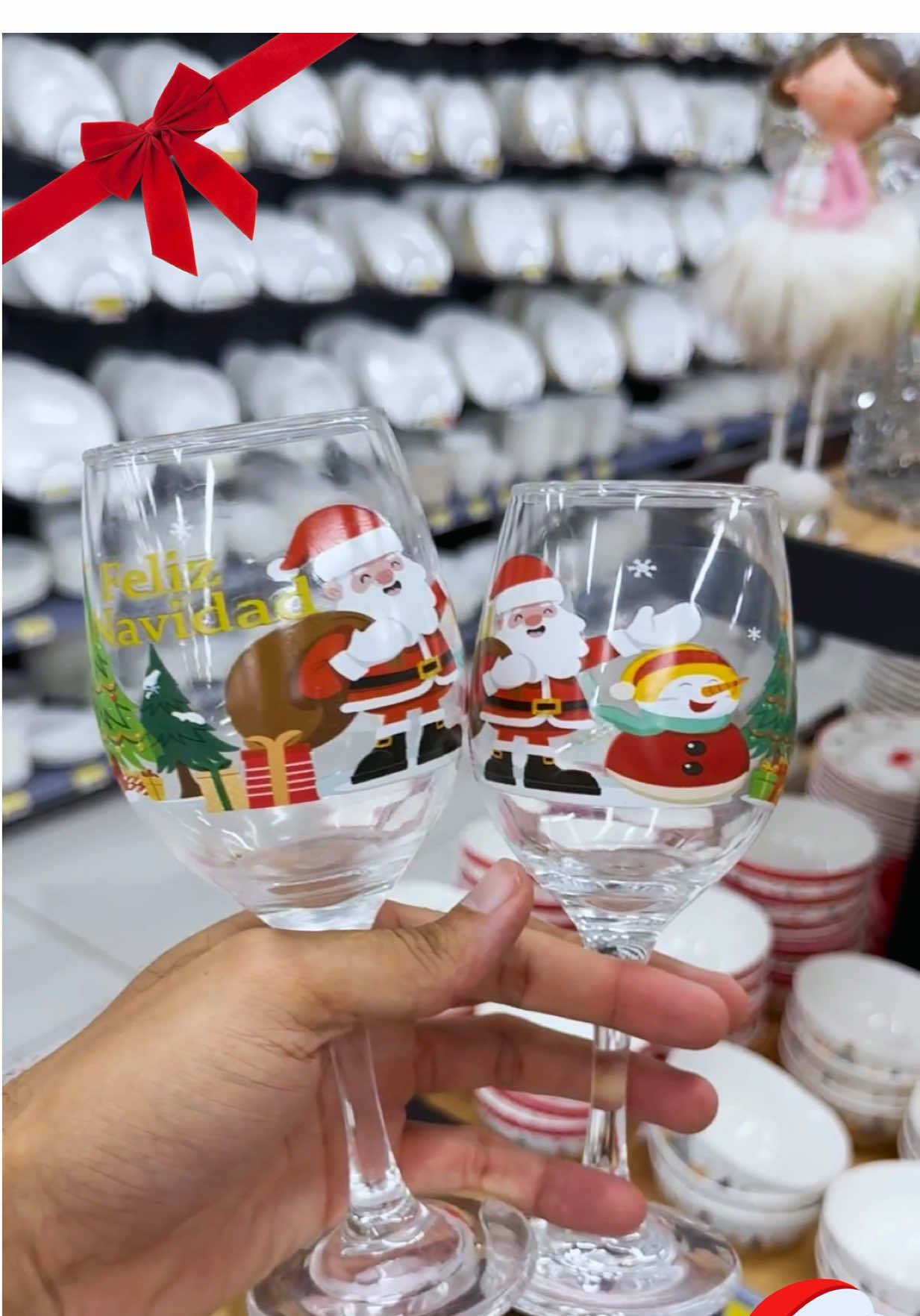 Brilla esta Navidad con elegancia y estilo 🎄✨ En SUPLAX San Isidro encontrarás decoraciones, copas, vasos, caminitos y manteles navideños que transformarán tu mesa y tu hogar en un espacio lleno de color, armonía y espíritu festivo. Cada detalle está pensado para hacer de tus celebraciones momentos inolvidables. 📍 Dirección: SUPLAX San Isidro 📞 Teléfono: 829-477-6122 👉 Esta Navidad, decora con el encanto y la calidad de SUPLAX. #navidad2025 #decoracionnavideña #suplax #sanisidro #hogarfestivo 
