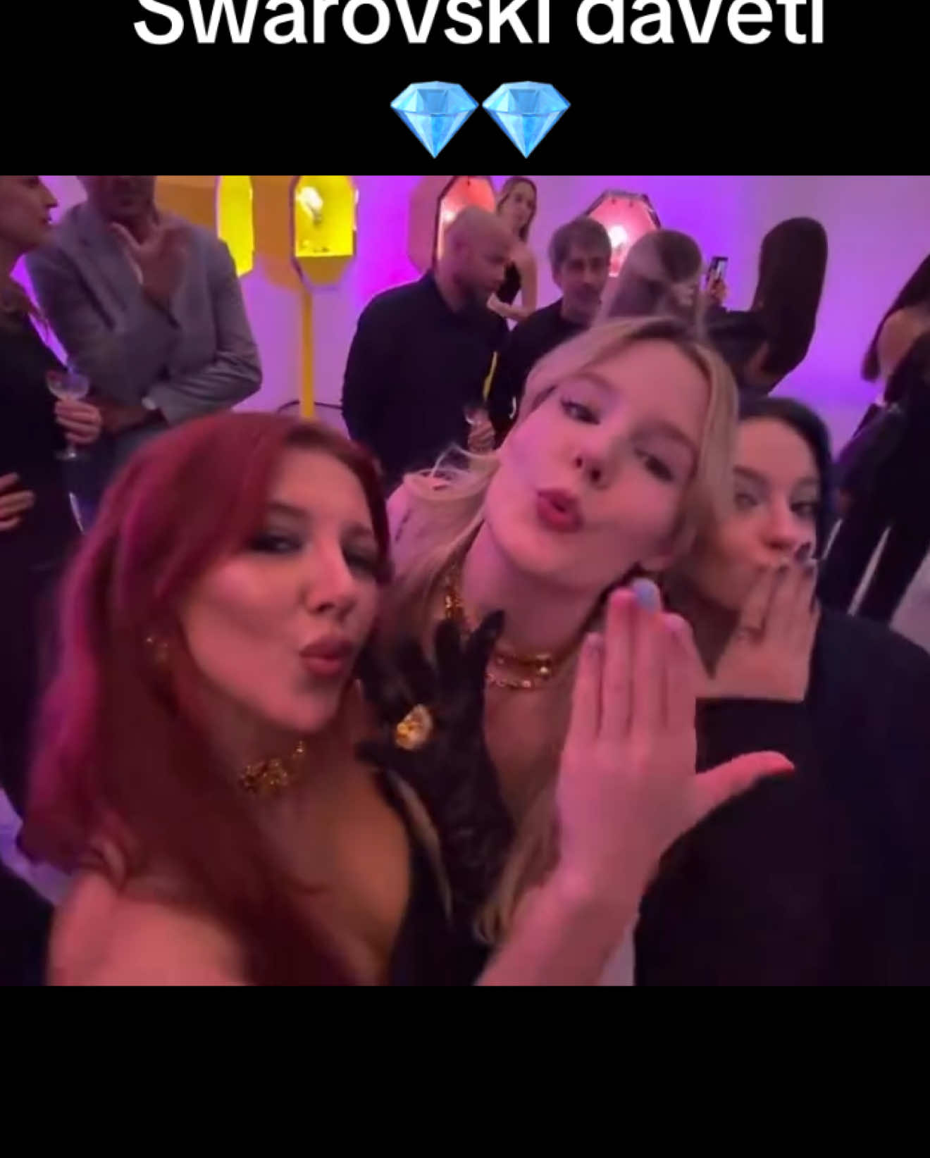 Swarovski daveti 💎#manifest #fypage #keşfet #zeynepoktay #lidyapınar @zeynep oktay @Lidya Pınar @suedauluca @Esin Bahat @hilalyelekci @minasolakk @manifestgirls 