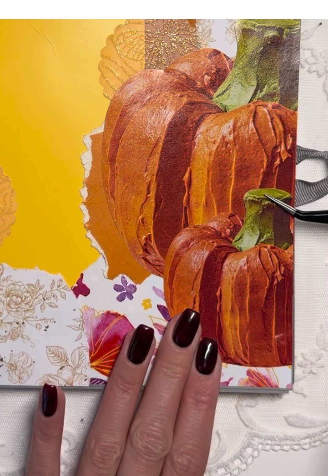 Autumn junk journaling 🧡🎃 using ‘junk’ and scraps I’ve collected or kept along the way! Anything can be made into art with a bit of imagination and creativity 😊 #scrapbook #junkjournal #autumnaesthetic #pumpkinseason #artjournal 