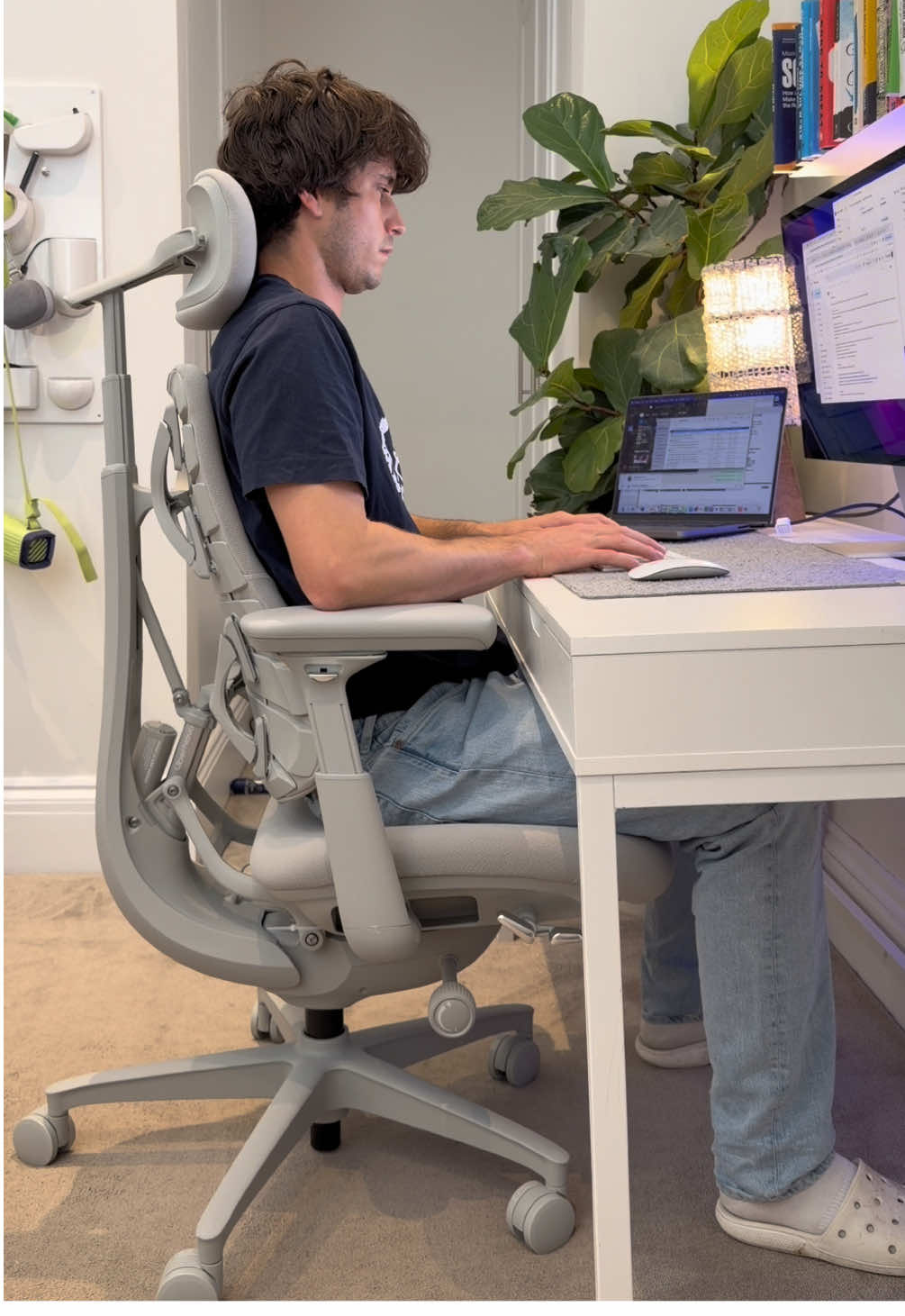 Could this be the future of desk chairs?? 🤔 This is the new @LiberNovo Omni Chair and this thing is awesome! It features…     * Bionic FlexFit Backrest: Customized to fit each individual’s spine 🦾     * Dynamic Support: SyncroLink Mechanism ⚙️      * OmniStretch: Provides a 5-minute spinal massage in relax mode 🧘     * 4-Position Reclining Backrest: 105° to 160° for every need 4️⃣ #LiberNovoOmni #ErgonomicChair #OfficeChair #WFH