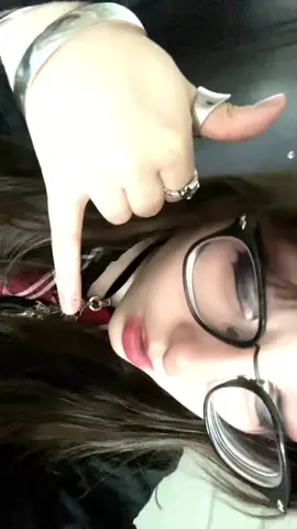 it’s finally cold out!!! i’m so excited to layer all my clothes and dress up for halloween! 🖤( ◠‿◠ )  #fashion #vkei #visualkei #goth #gothic 