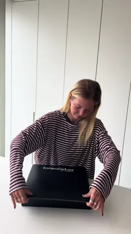 Unbox my box of @lorealgroupe with me 💗 @L’Oréal Paris @Maybelline NY @GarnierMY @CeraVe @La Roche-Posay #essie #lorealistarbenelux #lorealistarbnlbronzestarbox #makeup #SelfCare 