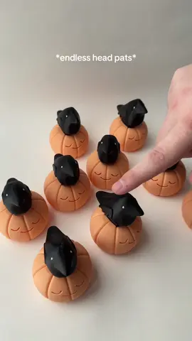 we have a pumpkin patch of crows! they get unlimited head pats! 🐦‍⬛ 
