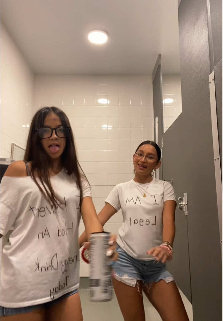 White lie dayy 🤥 #dance #viral #school #crack #whitelie  