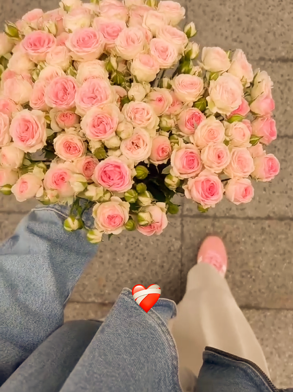 يا حاملَ الورد مالي فيك معذرة ؛ الورد يذبل وحُسن وجهكِ يكتملُ !🌸🩷 #عبارات_جميلة_وقويه😉🖤_عبارات_هادئة_ثقة_غرور_كبرياء_نرجسية_حملة_حلب#جمعة_مباركة_قهوة_فيروز#ستوريات_انستا_بنات_ترند_حب_لزوجي_لحبيبي_لاخي#حالات_واتس_حزينه💔#ستوريات_حزينة_بنات_ستوريات_حب_عشق_خواطر_اقتباسات_اغاني_تركية_مترجمة_مش