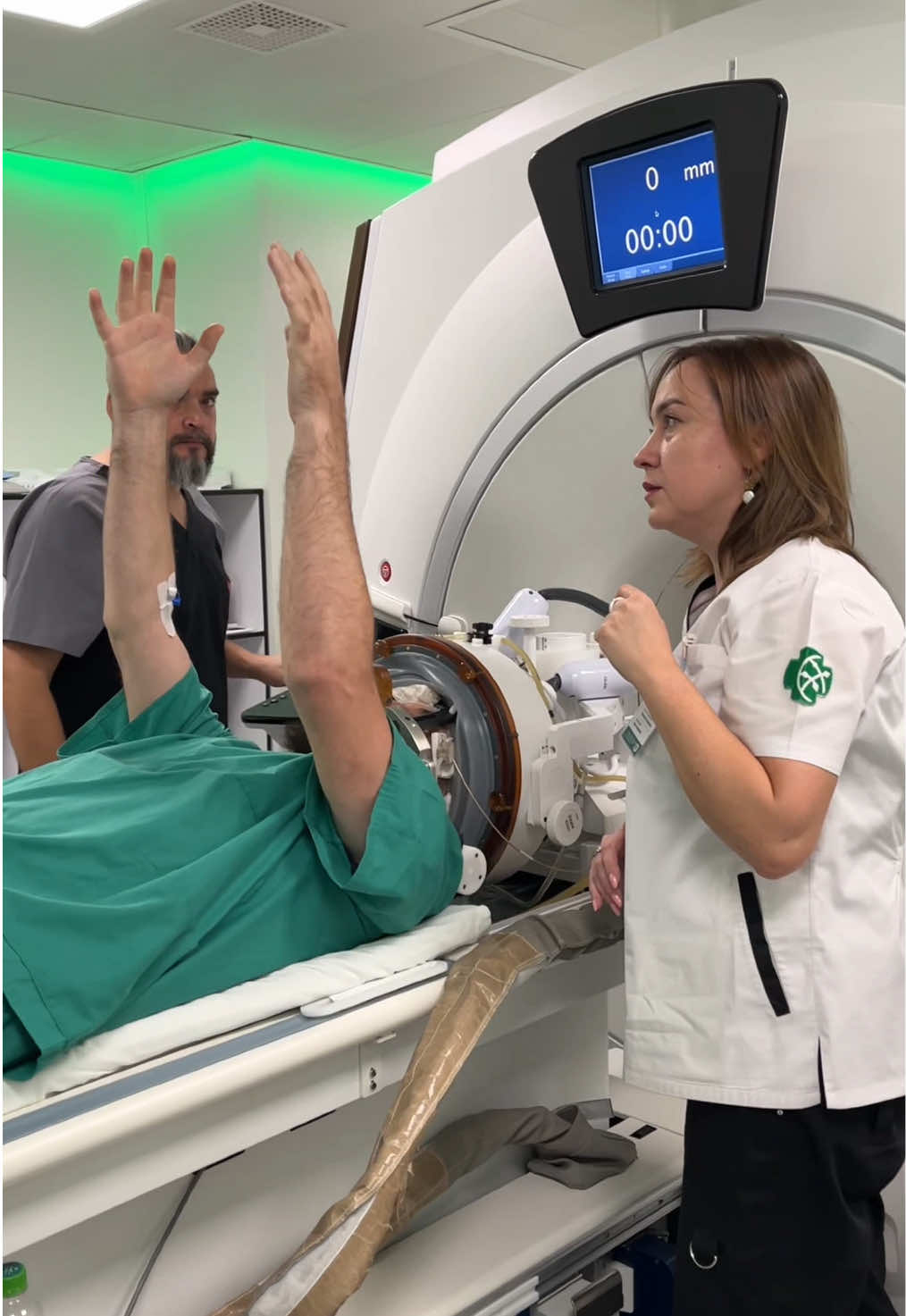 What treatment are we doing? www.tremor.care +79677406099 There are indications and contraindications for the treatment. A consultation with a neurologist or a neurosurgeon is required. The video is posted with the patient’s consent. #creatorsearchinsights #ارتعاش #tremor #shakinghands #дрожаниерук 