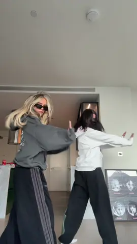 rip brooke’s glasses dc @jen ;) 