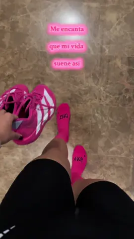 Mi vida ha cambiado por completo desde que corro, pero mucho más desde que lo hago con el club de running KX de @kuuuxy en Valencia.  Hoy intervalos con mis adías adizero adios 9 @adidas  #Running #runningclub #rungirl #deporte #paratiiii 