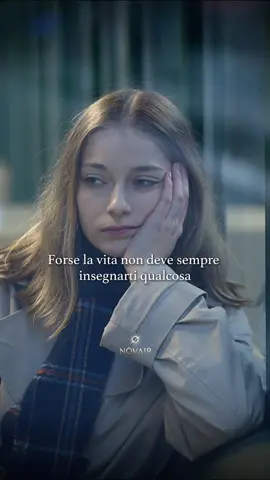 A volte non serve capire ogni cosa. Basta accorgersi dei piccoli momenti che restano. Non tutto quello che va storto è un errore, a volte è solo vita che ti sta portando altrove. 💭 Ti ricordi l’ultima volta che una piccola cosa ti ha cambiato la giornata? #vita #filosofia #riflessioni #consapevolezza #crescitapersonale 