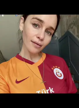 kraliçede Galatasarayli ha#emiliaclarke #daenerystargaryen #galatasaray #fyppppppppppppppppppppppp #tiktokglobal 