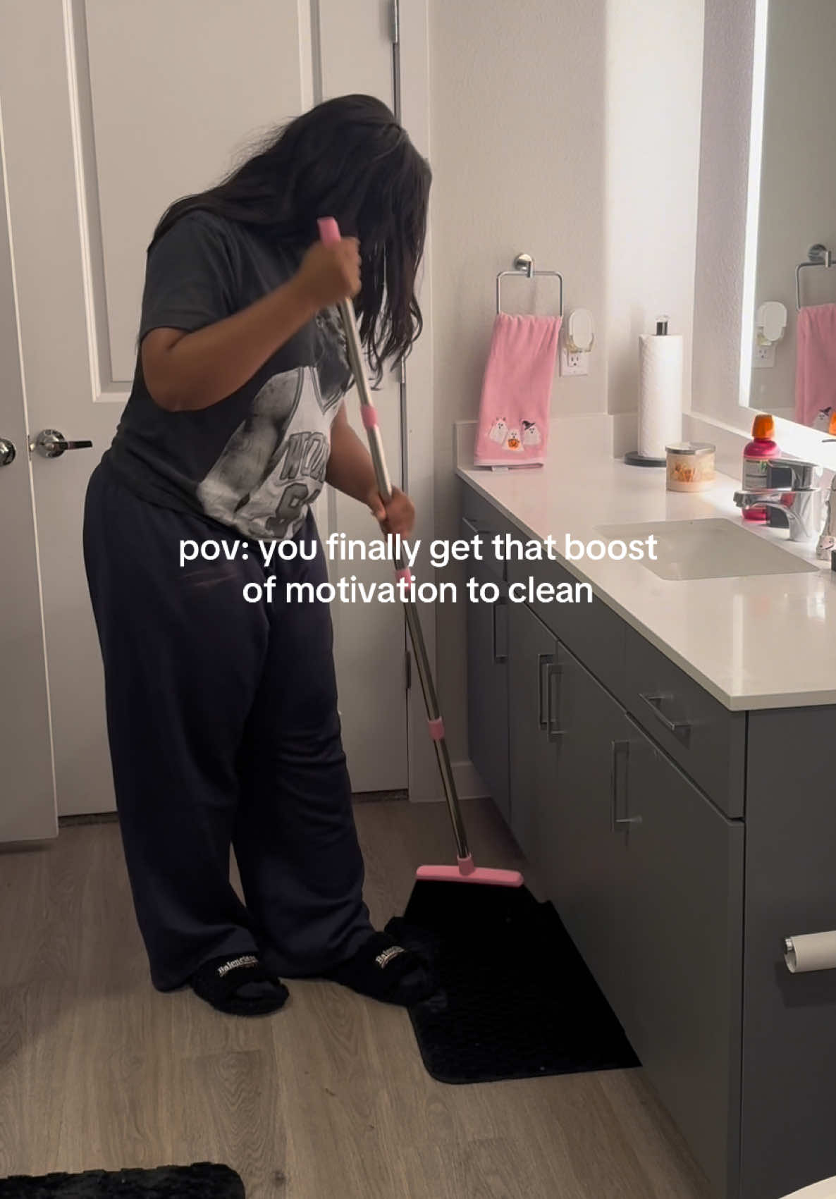 😂yes I finished cleaning up and it did make me feel better! That’s a big part of why I decided to decorate last minute 🫣…#fyp#cleaning#iloveyazmyn#yazmyn#fypシ゚viral 