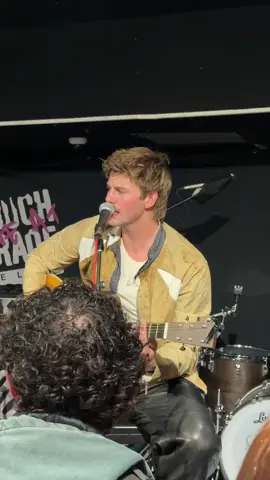 I think I’m rlly jumping into a ruel phase here everyone watch out #ruel #ruelvandijk #kickingmyfeet #fyp #foryoupage #nyc #concert #fangirl @Ruel 