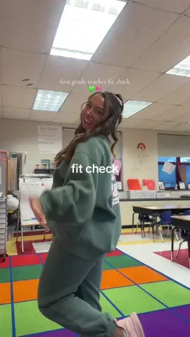 spirit week means SWEAT PANTS! yes please 🤪 #fyp #teacher #teachersoftiktok #OOTD #fitcheck