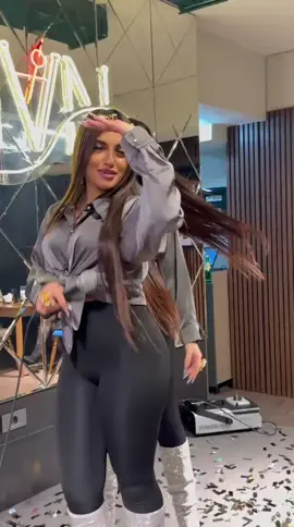 @𝑨𝔂𝓈𝒖 @𝑯𝒖̈𝒓𝒓𝒆𝒎 𝐕𝐞𝐥𝐢𝐲𝐞𝐯𝐚 #aysuhürrəm #brend #trend #beniöneçıkart 