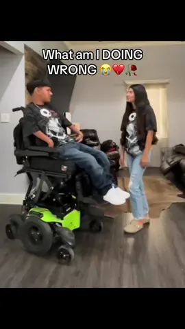 She fs fw the motion 😂 @Angel ♿︎ @karla ᡣ𐭩ྀིྀི #fyp #foryoupage #viral #wheelchair #disability #disabled #funny #live #angel #karla #relatable #stream #edit #livehighlights #comedy #viralvideo #trending #streamer #clips 