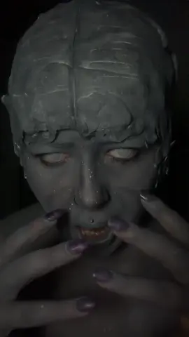 Don’t blink! 👼🏻 #weepingangel#drwho#halloweenmakeup#halloweentransition#halloweentransformation  