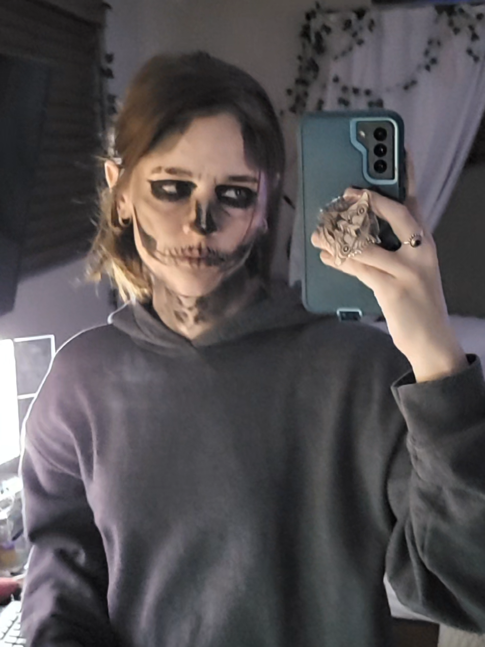 getting in the Halloween spirit :] #elliewilliamscosplay #elliewilliams #halloweenmakeup #skullmakeup 