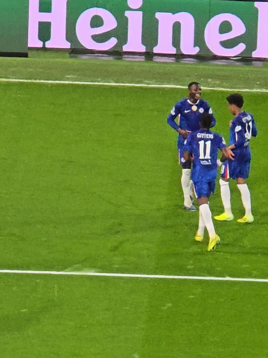 Caicedo scoring from distance AGAIN?! He’s making it look normal 😭💭 #chelseafc #football #Soccer #chelseavsajax #ajax 