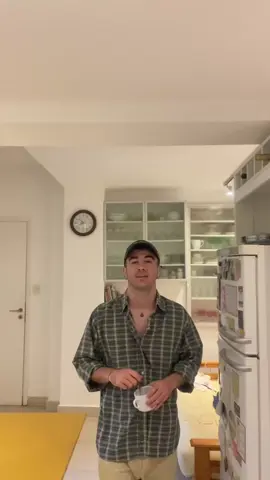 *ALGO ASÍ ERA* En la memoria  las cosas tienen su propio peso color y duración. No rige la física sino la magia de hacer  una tarde eterna una risa  suave  y una lágrima  espesa. #poesia #poesiacontemporanea #poesiaenespañol #poemas #algobvio 