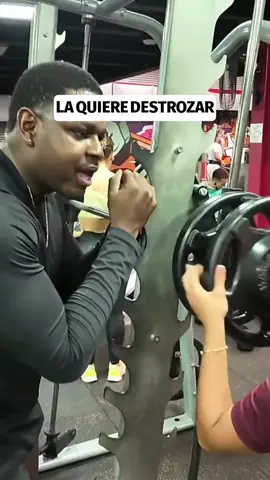 En este clip, la risa está garantizada. ¡No te pierdas esta divertida interacción que seguro te sacará una sonrisa!#Risas #Diversión #MomentosDivertidos #Comedia #Viral